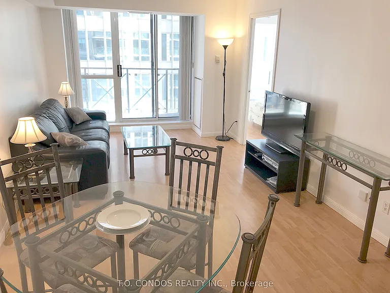 140 Simcoe St #610 — Photo 12