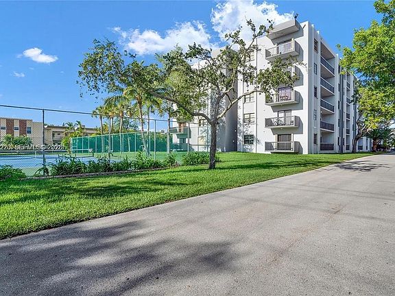 3rd image of 1301 NE 7th St APT 405