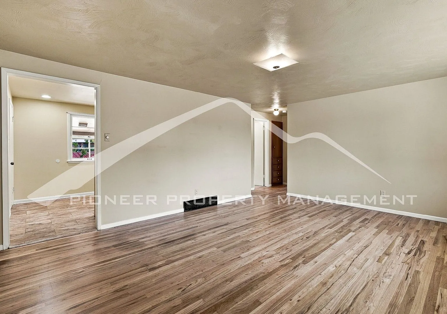 Charming Home with Central AC and Washer/Dryer — Photo 3