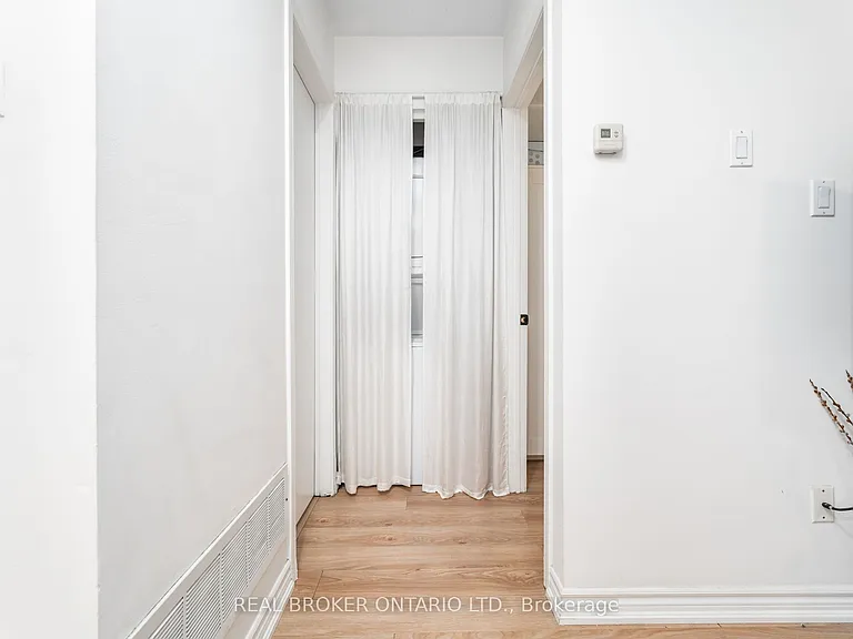 11 Niagara St W #32 — Photo 21