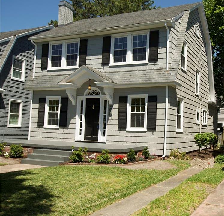 Elegant home in sought-after Larchmont. Fresh exterior pain. Lovely remodeled kitchen and bathrooms. Beautiful hardwood floors throughout. Newer replacement windows are maintenance free. Enjoy backyard entertaining with new fence.