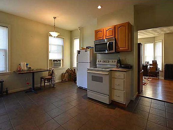 5th image of 200 S Clarendon St