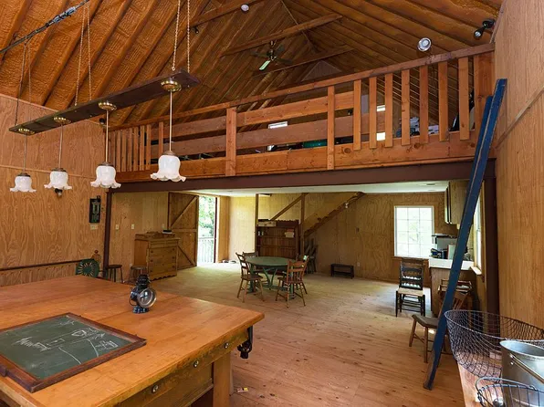 395 Lurgan Rd, New Hope, PA 18938