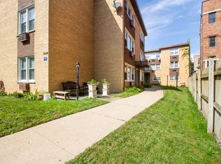 2060 W Chase Ave APT 1B, Chicago, IL 60645