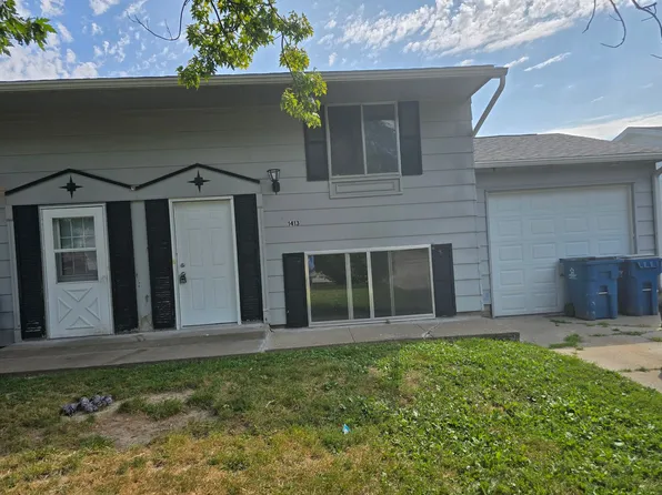 1411 11th St, Silvis, IL 61282