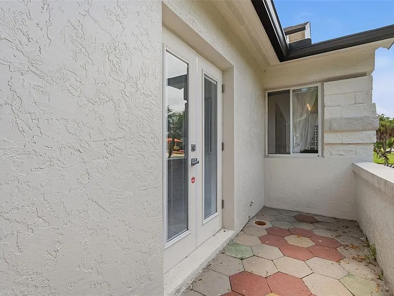 141 Giralda Blvd NE — Photo 37