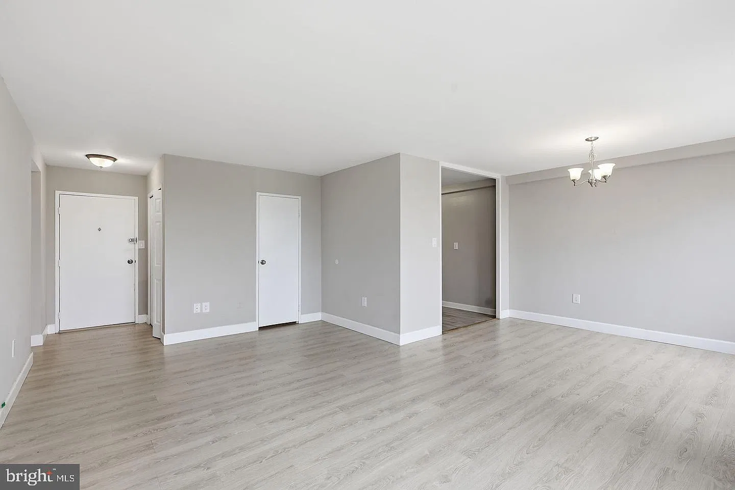 River Towers Condo — Photo 2