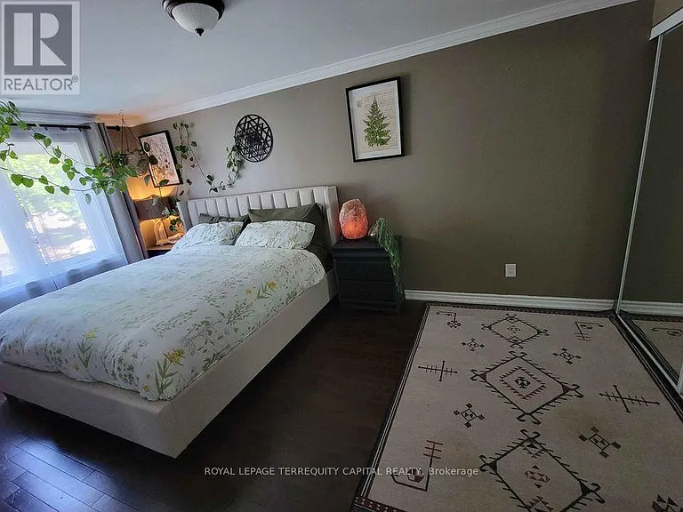 20 Mowat Cres — Photo 22