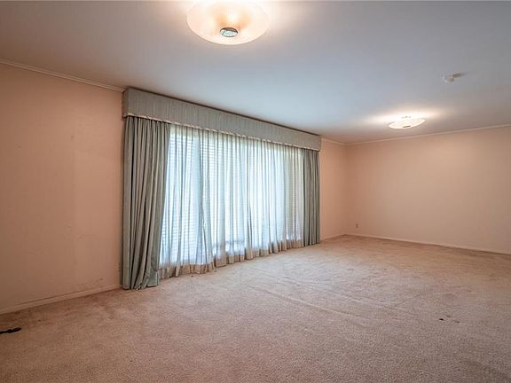 5th image of 1013 Roselawn St