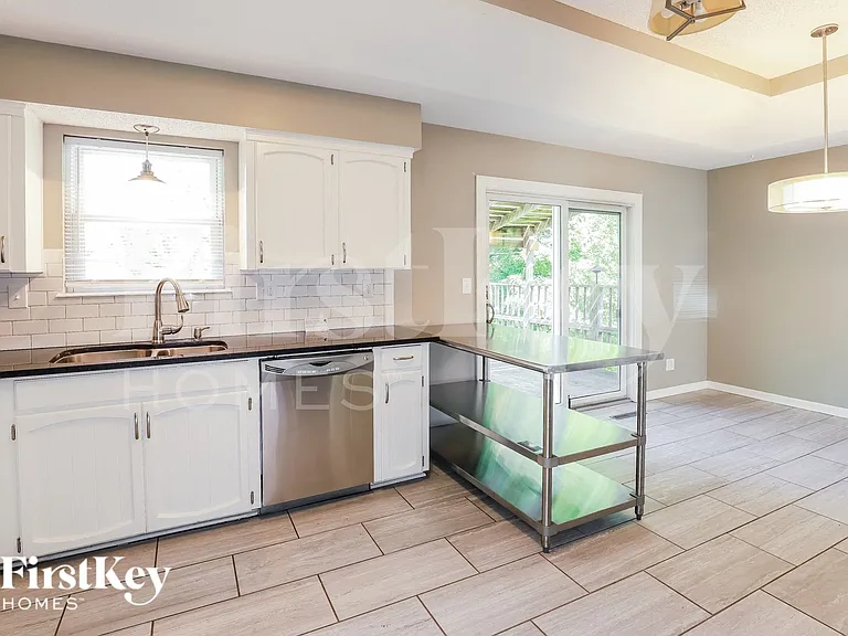 5906 NW Harris Dr — Photo 6