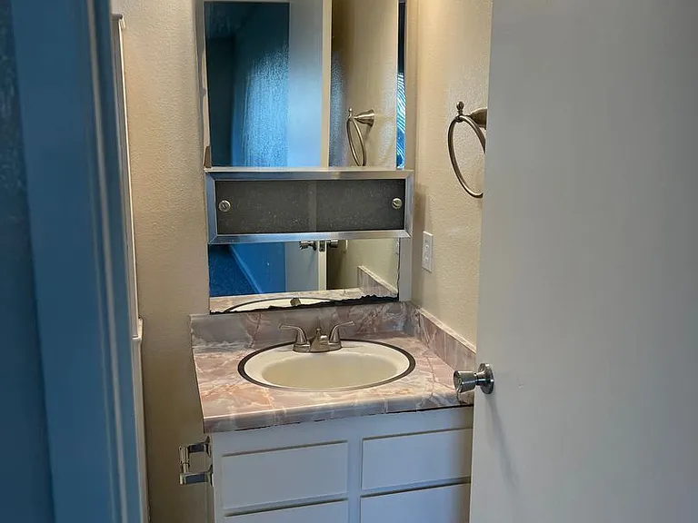657 W Parlier Ave #126 — Photo 16