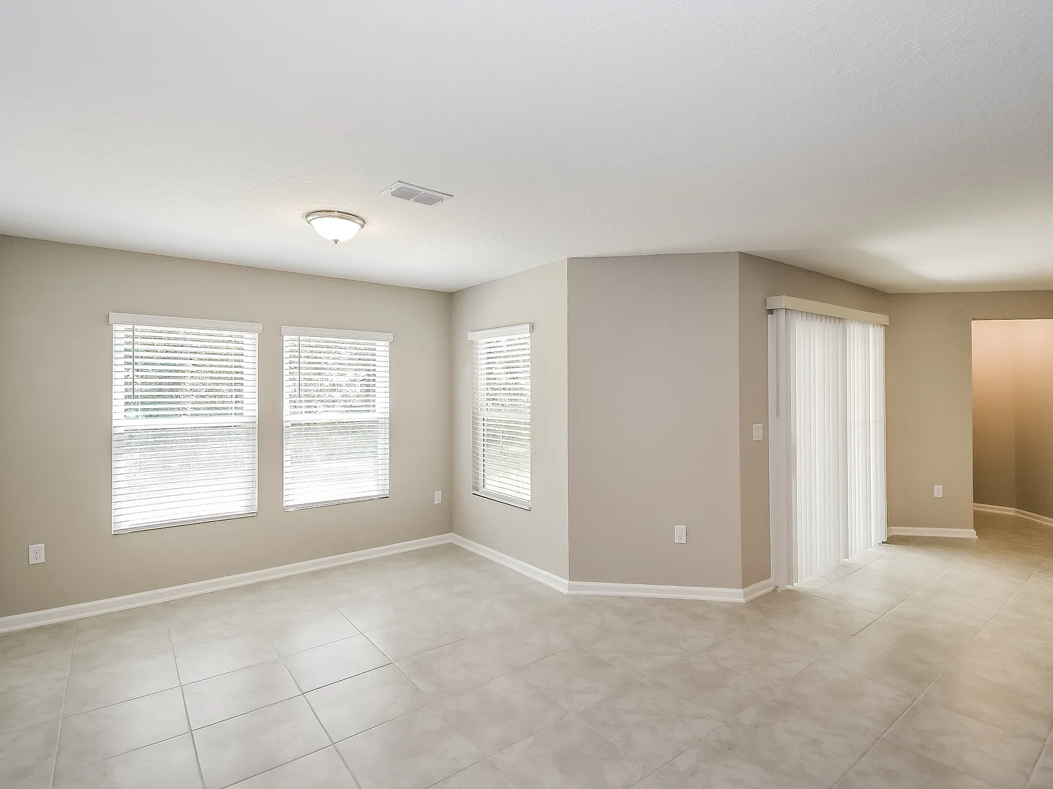 9069 Open Field Rd, Jacksonville, FL — Photo 4