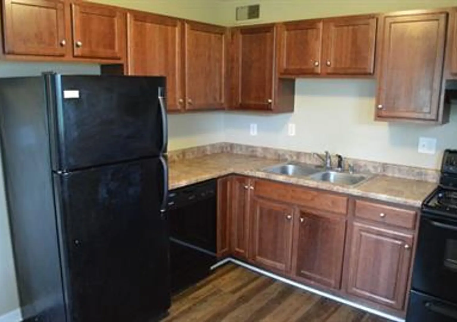 4BR., 1 BA home in Shively with updates, new kitchen and more - 5609 Goldenrod, Louisville, KY 40272 — Photo 4