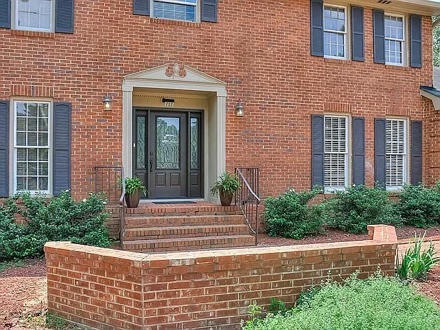 4 bed, 2685 sqft, $2,900 — Photo 2
