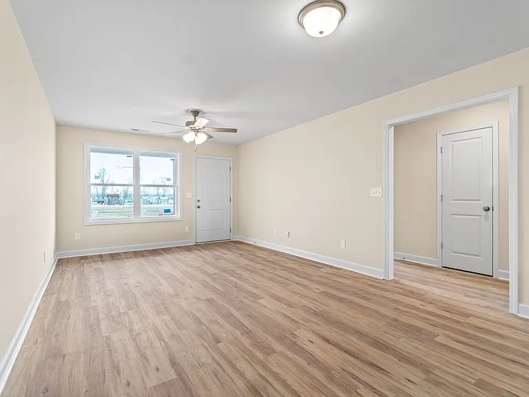 9530 Russellville Rd #D — Photo 4