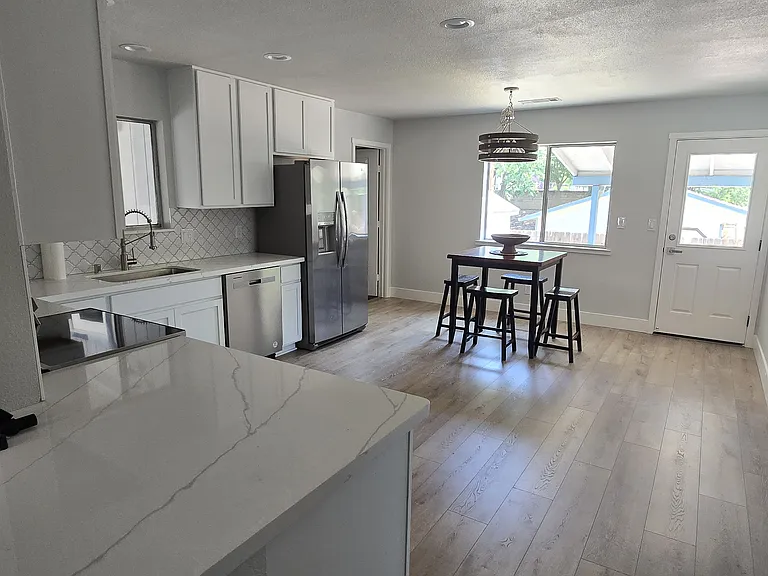 2801 Henderson Rd — Photo 12