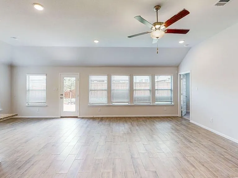5809 Sandown Dr — Photo 17