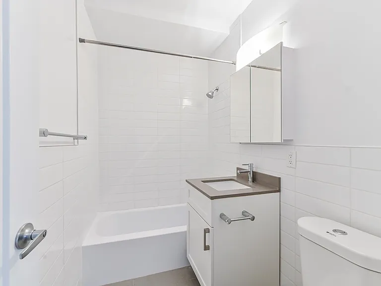 135 Lawton Blvd — Photo 6