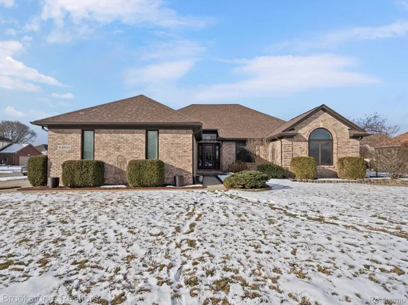 54621 Mahogany Dr, Macomb, MI 48042