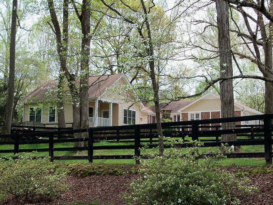 Family compound - 10 acres - main and secondary residences, MORE!