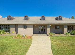 647 Alta Loma Dr, Redlands, CA 92373