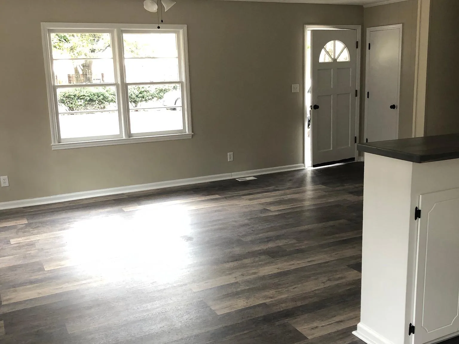 5074 Watergate Dr — Photo 2