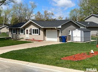 1214 Hillside Dr, Bettendorf, IA 52722