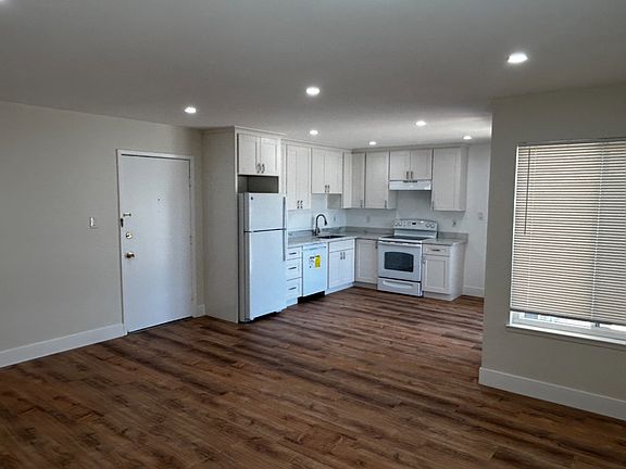 2nd image of 1611 Oxford St #11