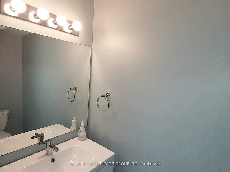 53 Ferndale Dr S #4 — Photo 17