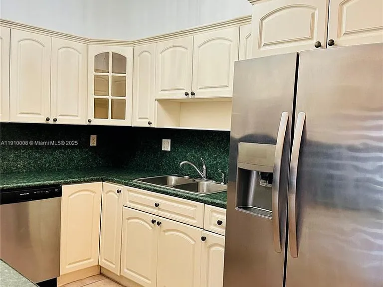 1101 NW 134th Pl — Photo 3