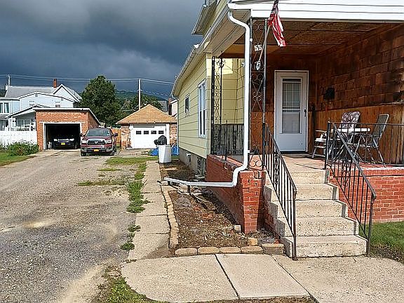 2nd image of 55 Oak St