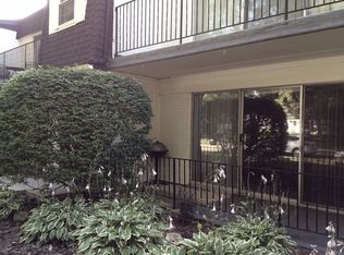 1105 Royal Street George Dr #105, Naperville, IL 60563
