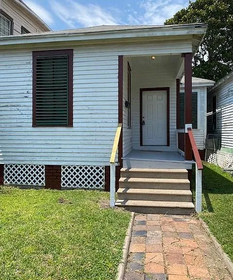 3914 Bernardo De Galvez Ave — Photo 1