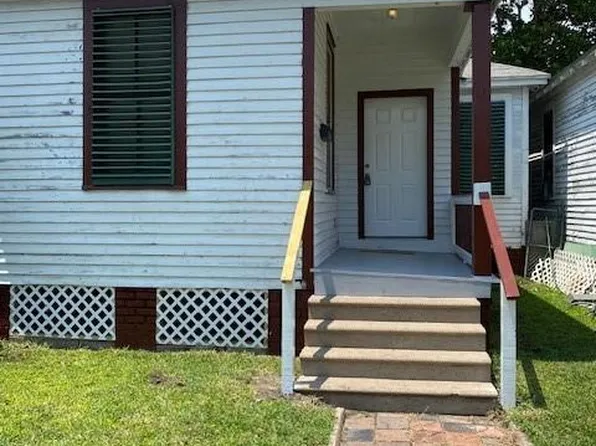 3914 Bernardo De Galvez Ave, Galveston, TX 77550