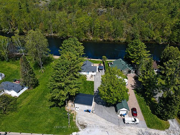 4th image of 2996 Moynes Rd