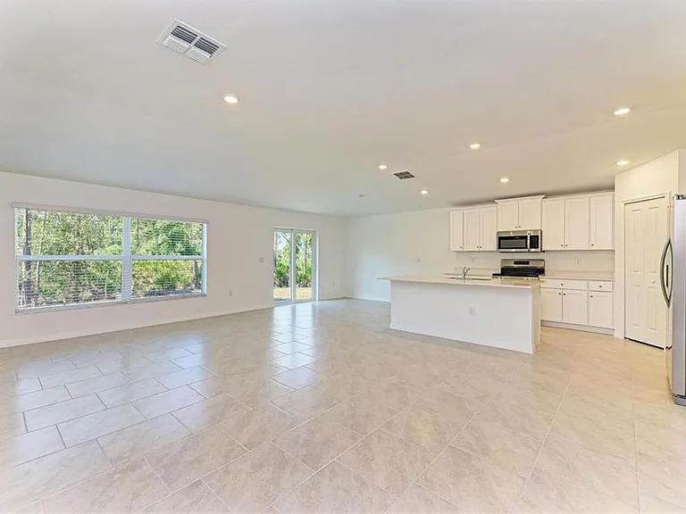 1207 Sheehan Blvd — Photo 2
