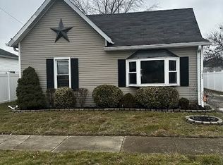 582 Forest Ave, Greenwood, IN 46143
