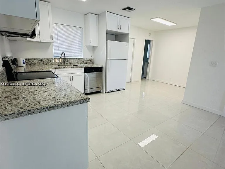 2620 NW 14th Ct — Photo 5