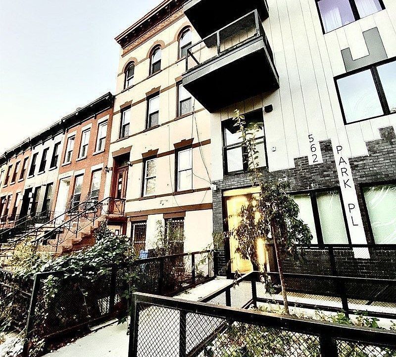 1st image of 562 Park Pl #3G