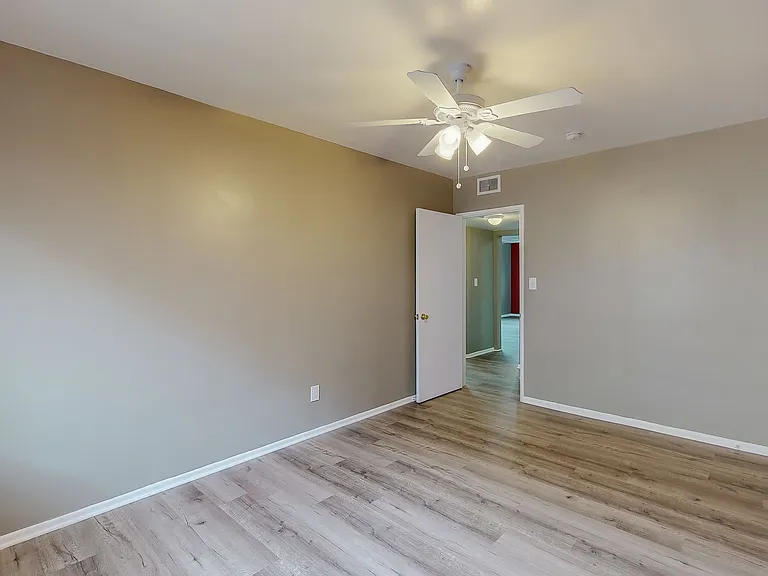 1818 N Kingsley Dr — Photo 31