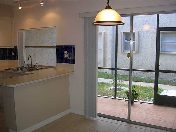 5th image of 5272 NE 6th Ave APT A