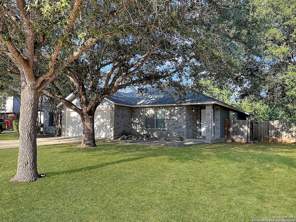 1st image of 8202 Meadow Horn Dr
