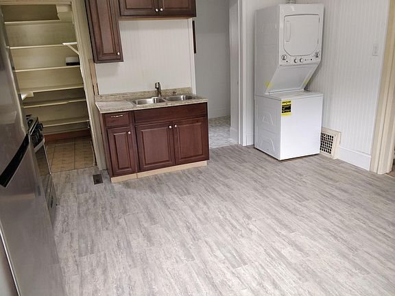 2nd image of 822 Juno Ave