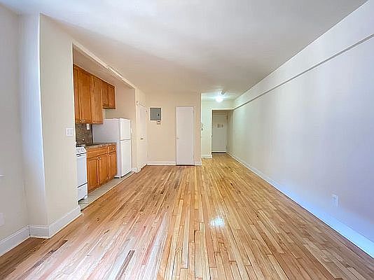 5th image of 143-29 Barclay Ave #1T