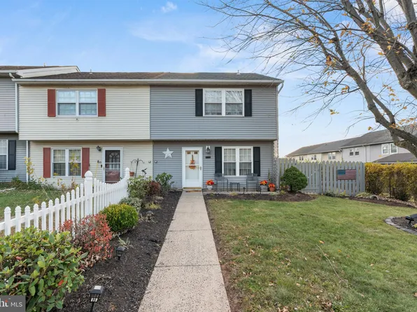 548 Blaker Dr, East Greenville, PA 18041