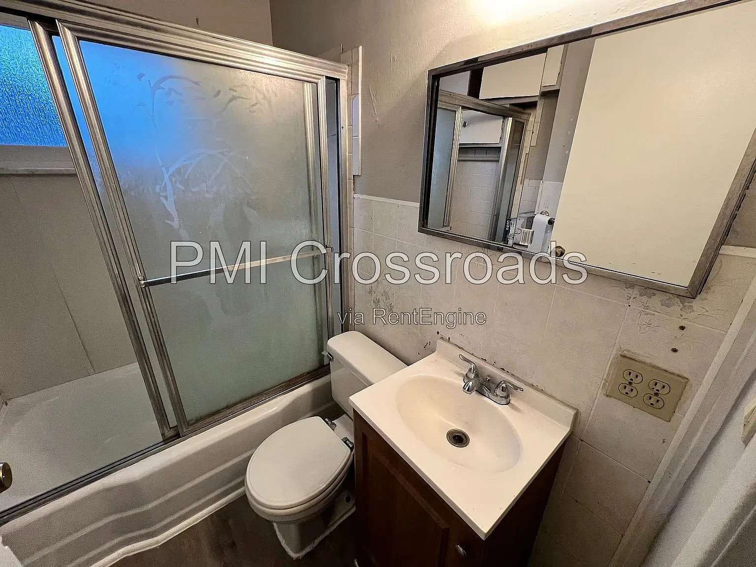 3 bed, 1.0 bath, 936 sqft, $1,325 — Photo 3
