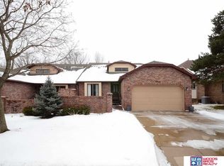 6609 Flint Ridge Rd, Lincoln, NE 68506