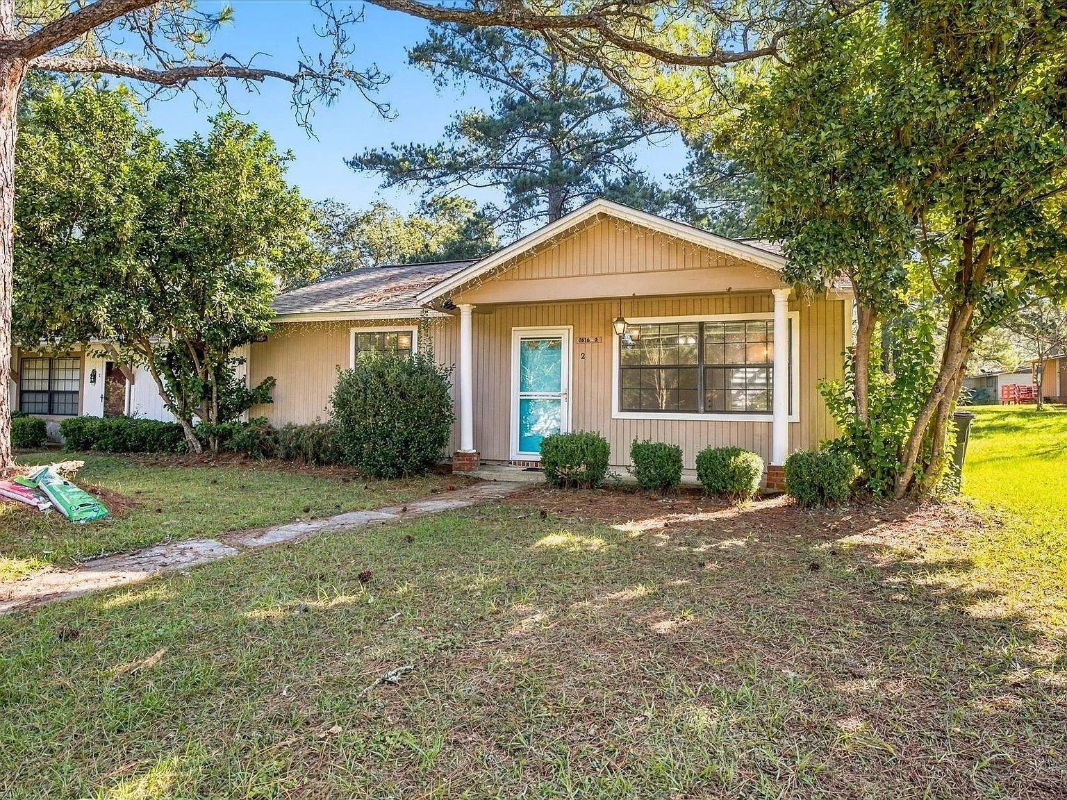 2 bed, 1.0 bath, 884 sqft, $1,250 — Photo 2