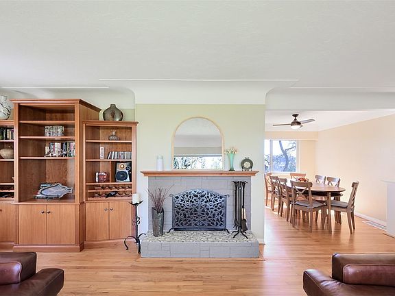 5th image of 967 Ridgeway St