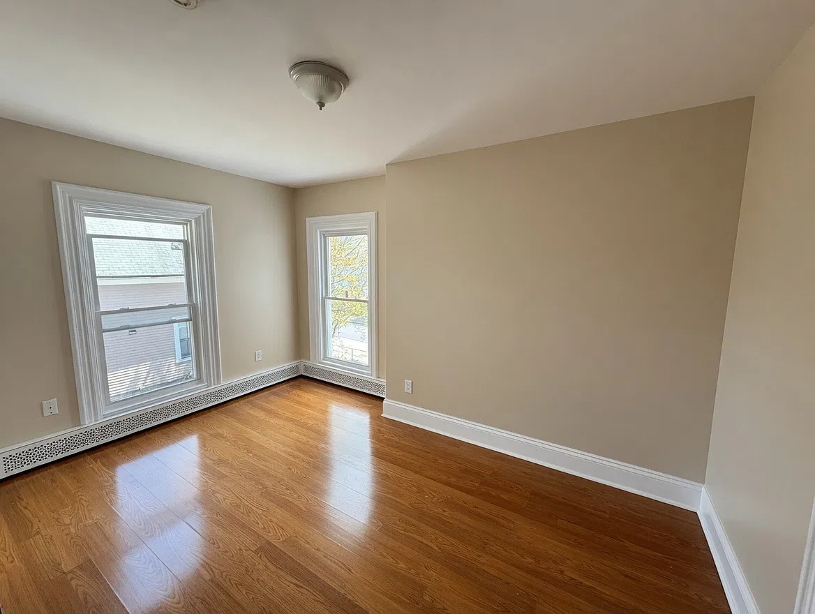 3 bed, 1300 sqft, $2,150 — Photo 4
